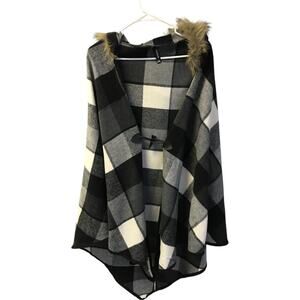 Torrid Womens S/M Black White Poncho Knit Plaid Hooded Polyester Faux Fur